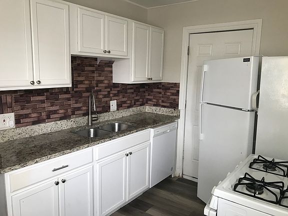 5th image of 216 W Fairchild Dr