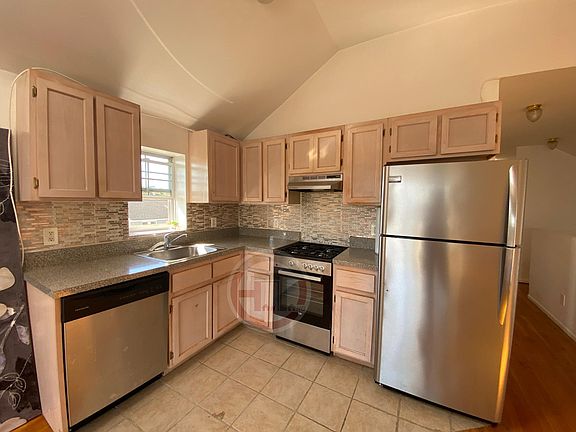3rd image of 259 Davis Ave APT 2