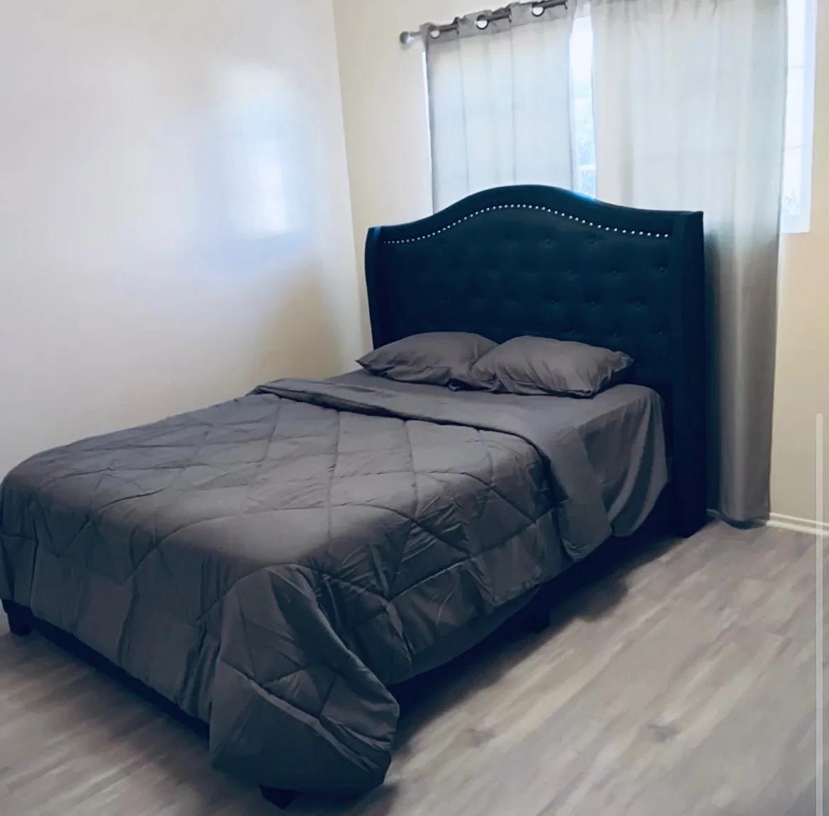 1 bed, 1.5 bath, 5000 sqft, $1,200 — Photo 3