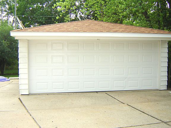 Vinyl Sided w/Door Opener