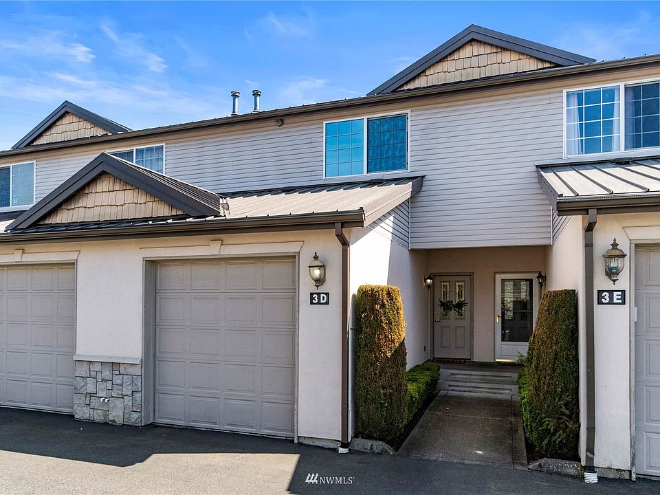 Welcome to your townhouse style condo in the gated community of Auburn's Meadow Valley Condominiums