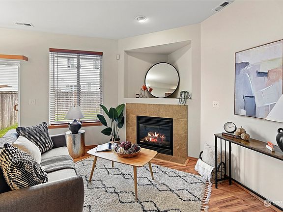 5th image of 317 NE Miramar Circle