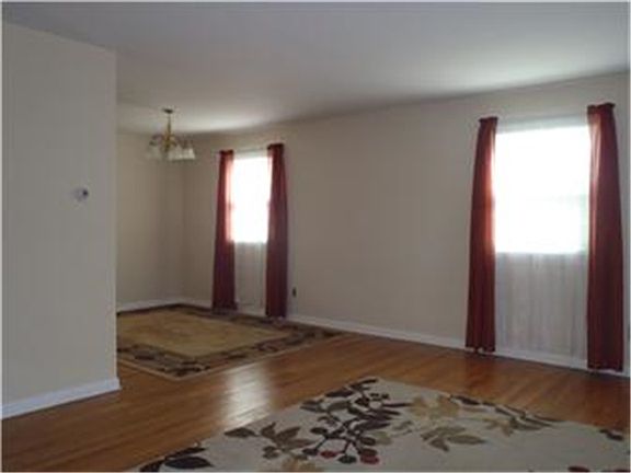 3rd image of 2823 E Oakland Dr