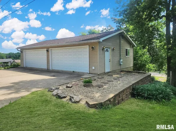 215 2nd St, Sparland, IL 61565