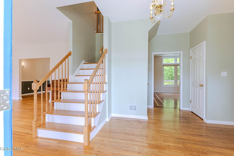 5th image of 826 Creek Court