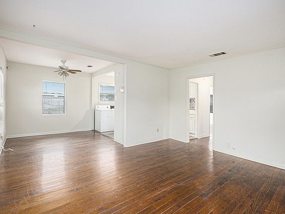 3rd image of 3251 Sandage Ave