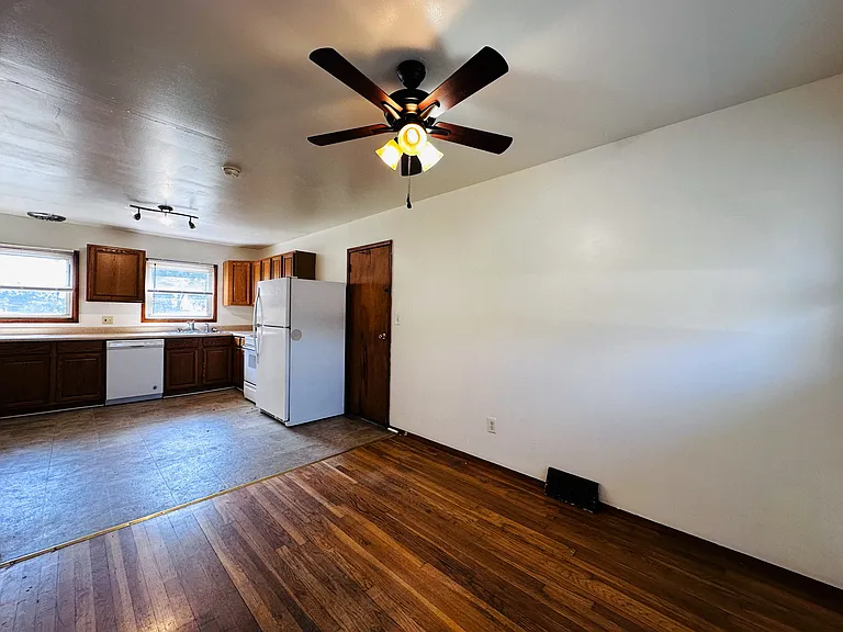 1331 Keesling Ave — Photo 5
