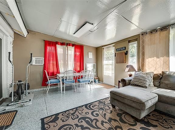 5th image of 868 Russell Ln