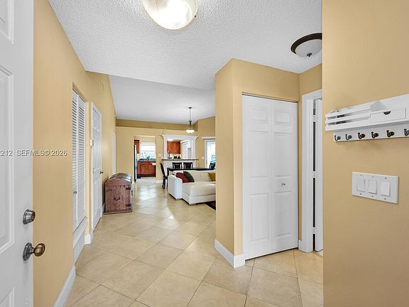 4th image of 470 SE 21st Ln