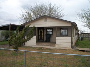 137 Indian Creek Dr, Tye, TX 79563