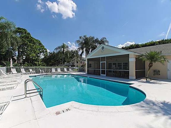 3rd image of 657 Wiggins Lake Dr APT 201