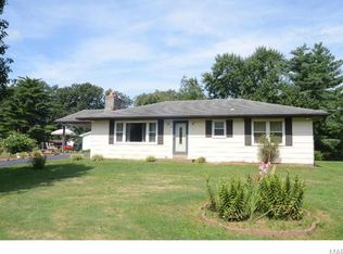 4 Circle Dr, Fenton, MO 63026
