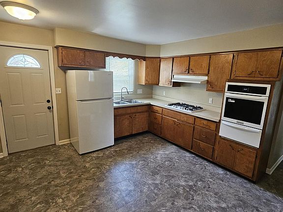 3rd image of 4305 Sioux Ln APT 3