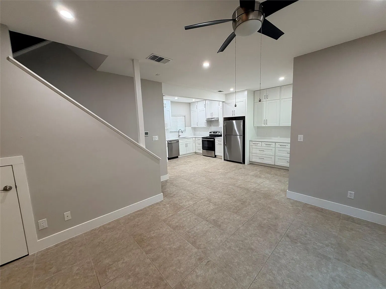 3 bed, 2.0 bath, 1080 sqft, $2,250 — Photo 1