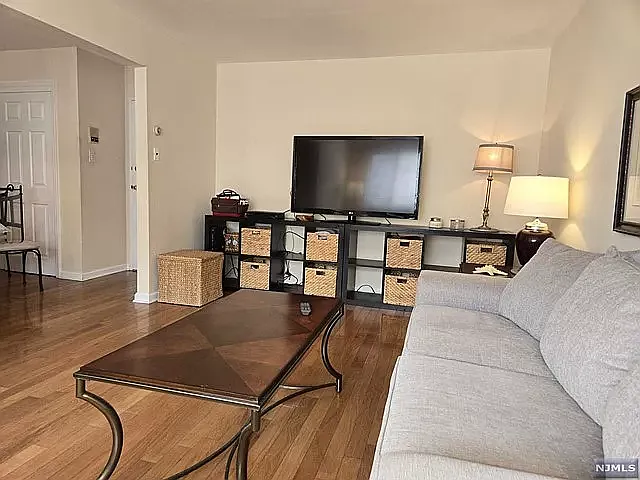 601 Davis Ave #3 — Photo 2