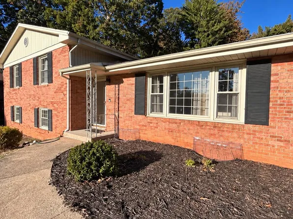 1568 Newton Cir, Bedford, VA 24523