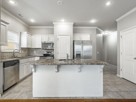 5th image of 610 N Longfellow Ln