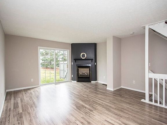 3rd image of 4109 Parkcove Dr