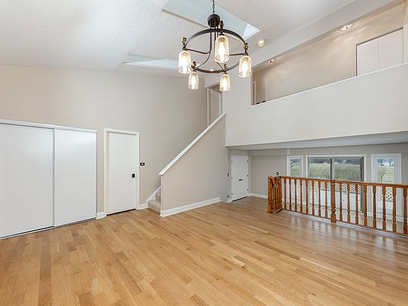 5th image of 2010 Carriage Hill Rd