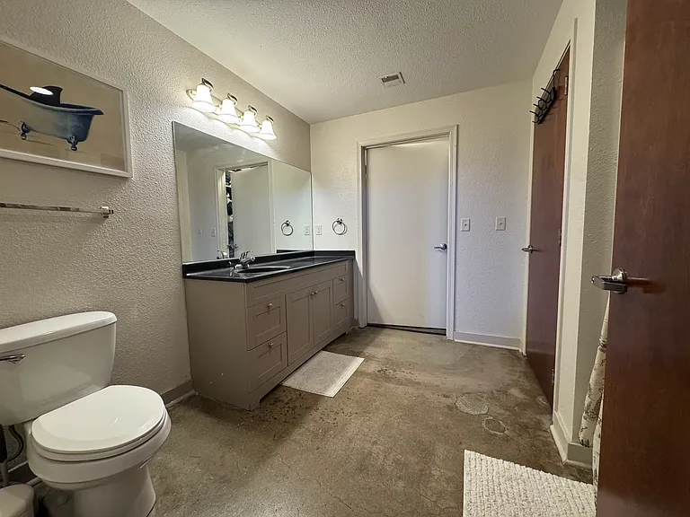 1535 Walnut St #302 — Photo 2