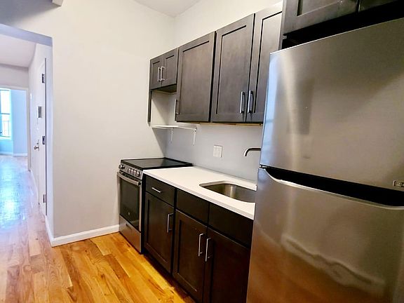 2nd image of 679 Dawson St #3A