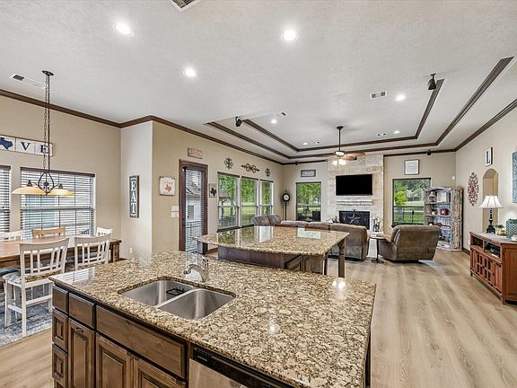 5th image of 514 Pinehurst Dr