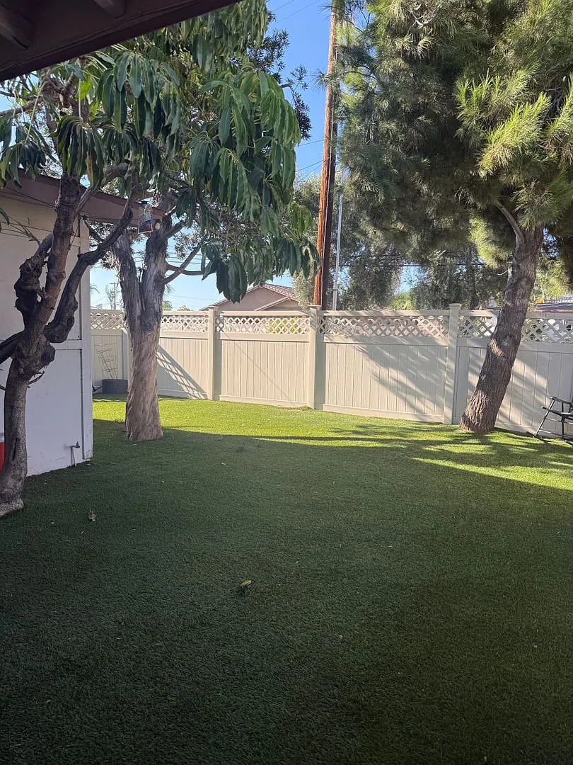 Ranch style 3BR/2BA pet friendly home w/ large yards, solar, updated kitchen and fruit trees — Photo 4