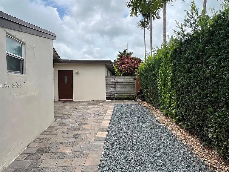 6550 SW 8th St — Photo 34