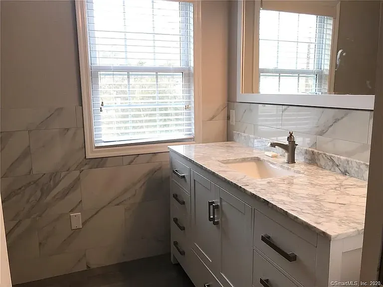16 Ledge Ave #2 — Photo 11
