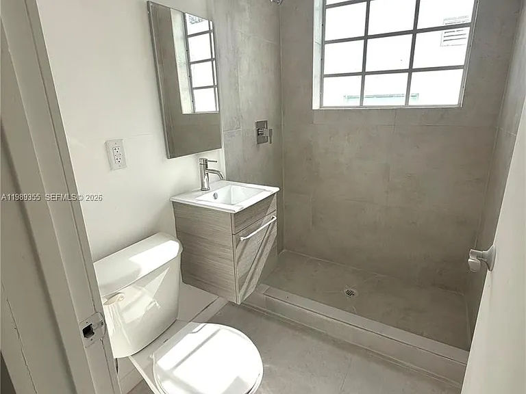 1525 Euclid Ave #10 — Photo 2