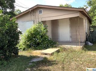 724 San Antonio Ave, Seguin, TX 78155