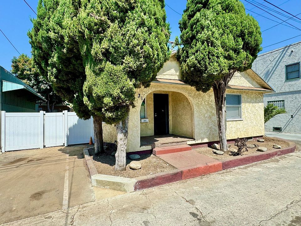 1st image of 1031 E 4th St #1031