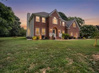 4 Tennis Cir, Poquoson, VA 23662