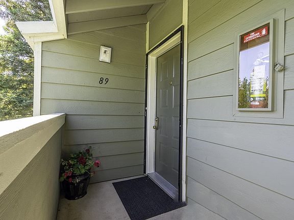 4th image of 89 Castlebridge Dr