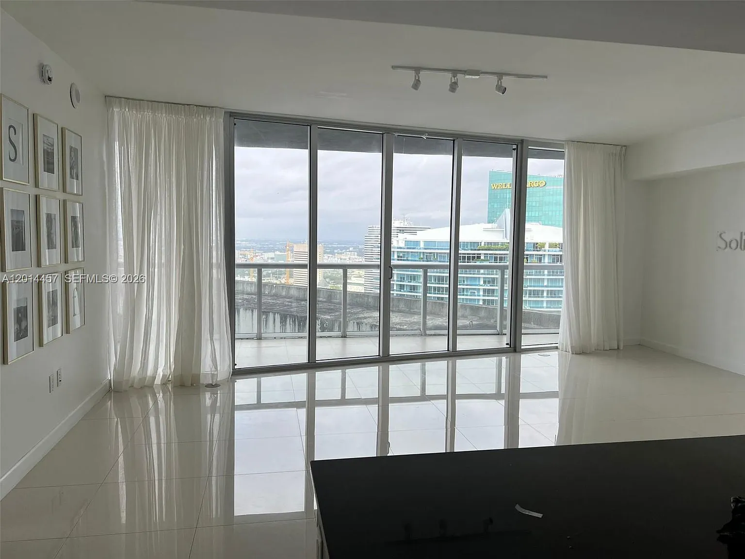 Iconbrickell Condo No 1 — Photo 1
