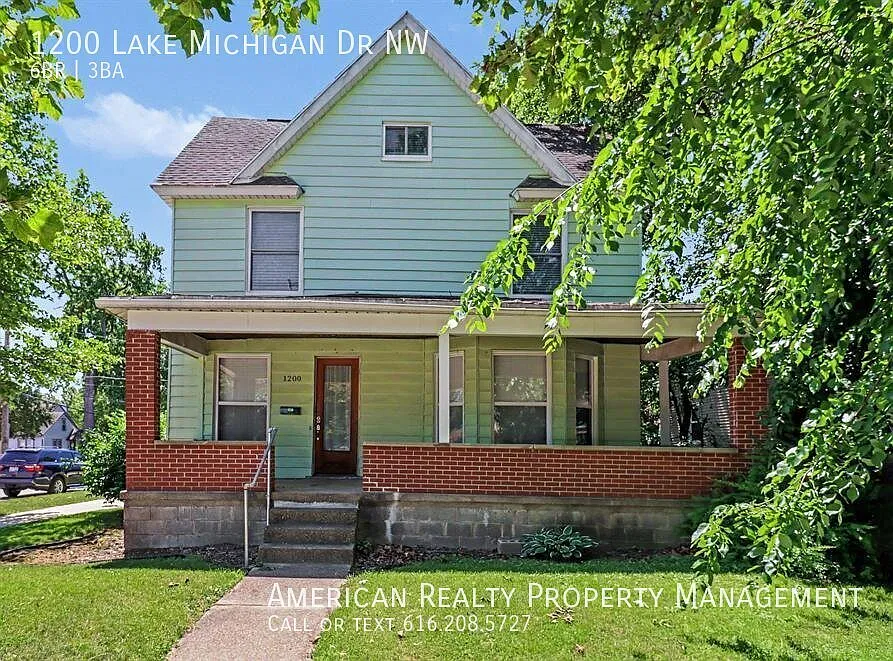 1200 Lake Michigan Dr NW