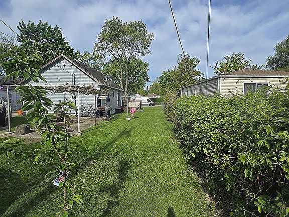 3rd image of 4929 Fleming St