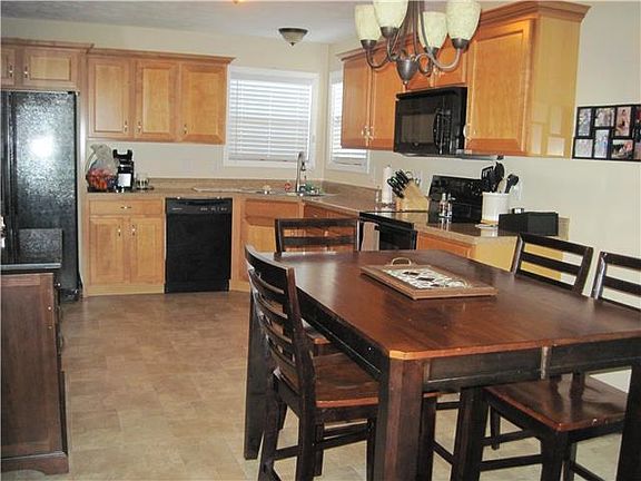 4th image of 1528 Apache Way