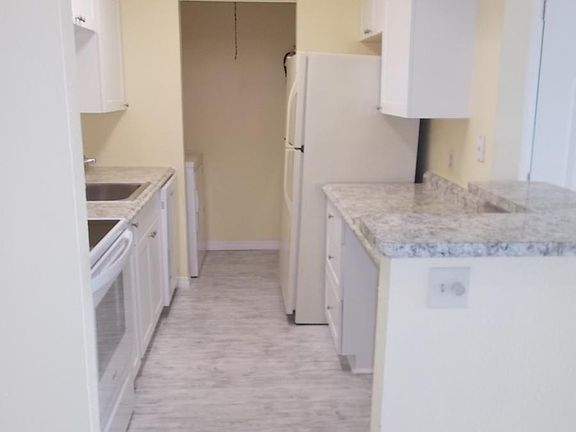 5th image of 2845 Winkler Ave APT 313