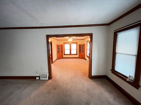 2nd image of 1335 W Dakota St