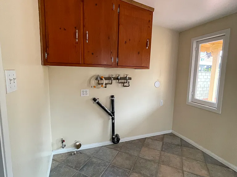 Washer and dryer hookups in the laundry room den.