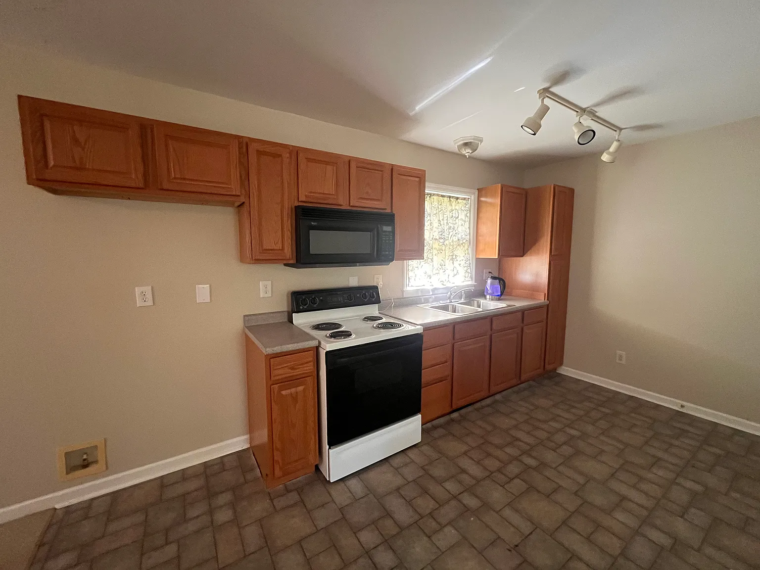 1 bed, 728 sqft, $1,095 — Photo 4