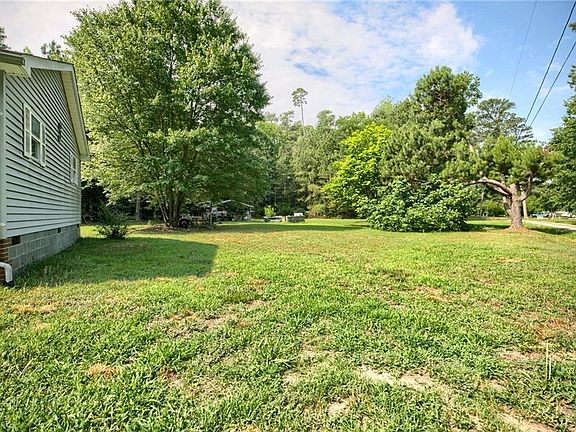 3rd image of 450 Hicks Rd