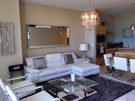 3rd image of 2020 N Bayshore Dr APT 808