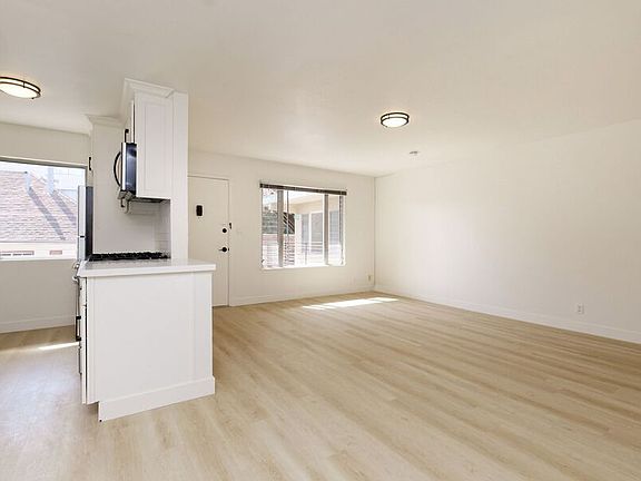 5th image of 407 Vernon St APT 202