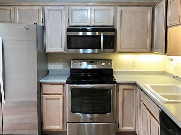 4th image of 616 E Manzanita Dr