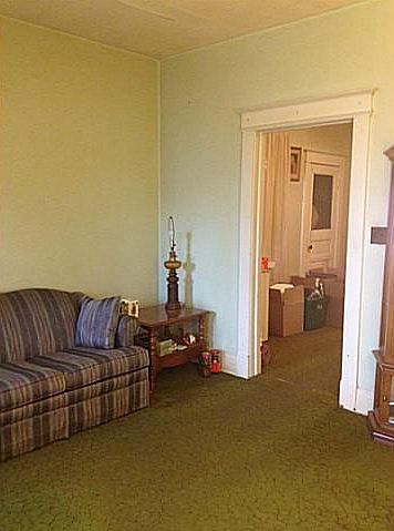 2nd image of 2131 Valentine St