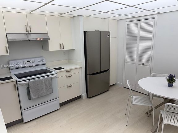 5th image of 251 Crandon Blvd APT 335