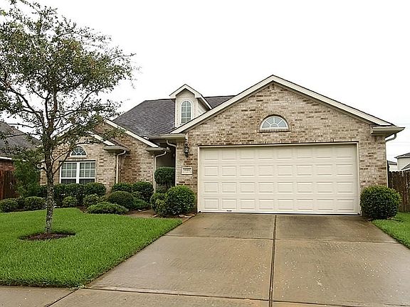 GORGEOUS RYLAND HOMES 'THOREAU' 1 STORY IN DEER RUN, SIENNA PLANTATION. THIS HOME IS IN EXELLENT CONDITION AND IS PRICED TO SELL!
