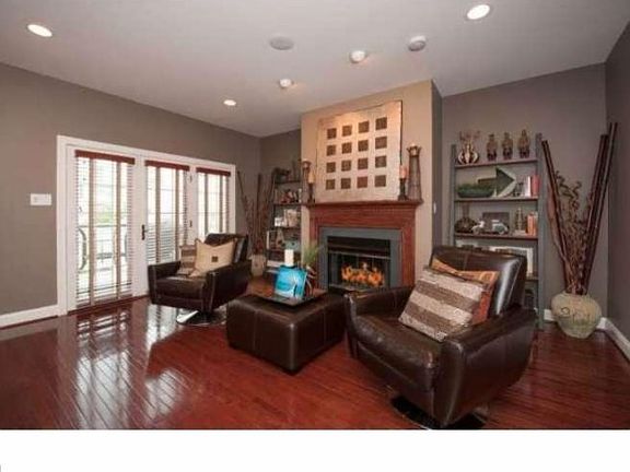 4th image of 464 Fairmont Dr
